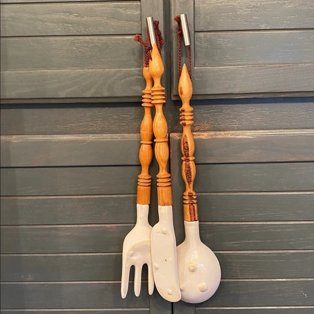 Vintage Wooden Utensil Set with Floral Design - Picture 4 of 16